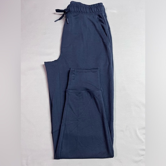 🔥🔥🔥 Lolë Men's Lightweight Lounge Joggers Navy Blue NWOT - Picture 4 of 5